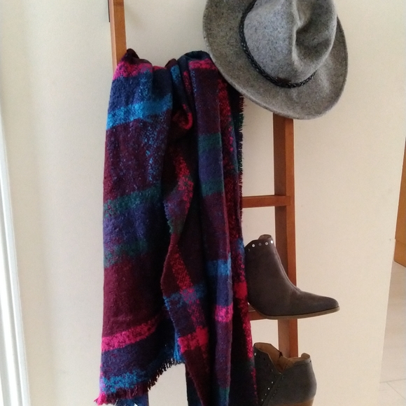 Tommy Hilfiger NWOT scarf